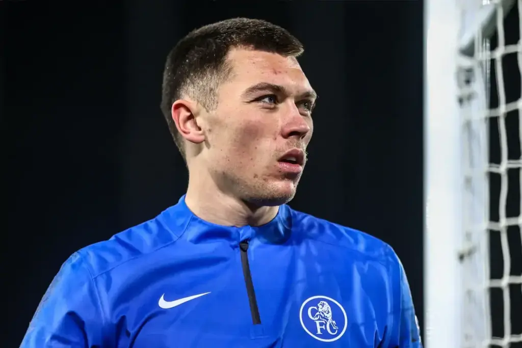 Gabriel Slonina trains with Strasbourg as Chelsea explore move