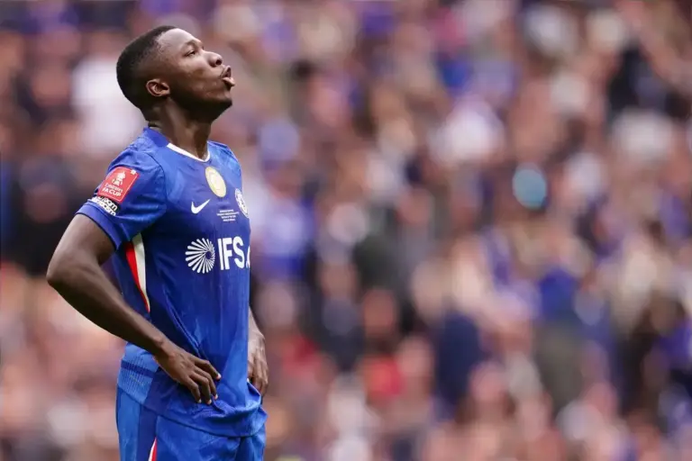 Moises Caicedo Armband Gives Chelsea A Clear Xabi Alonso Leadership Marker