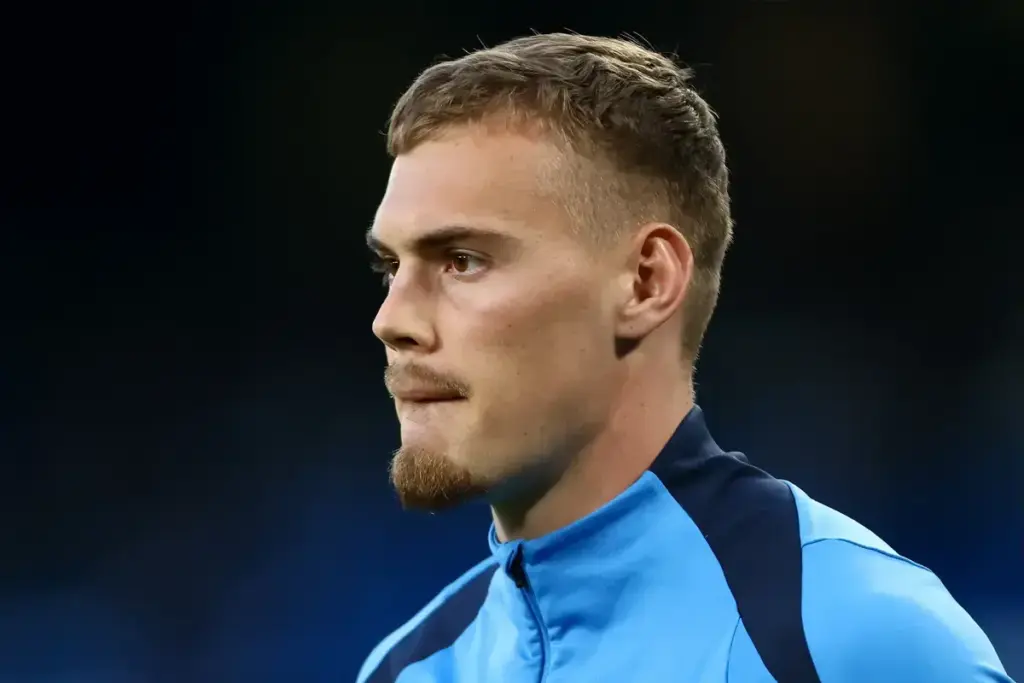 Filip Jorgensen Leeds Interest Gives Chelsea Goalkeeper Decision