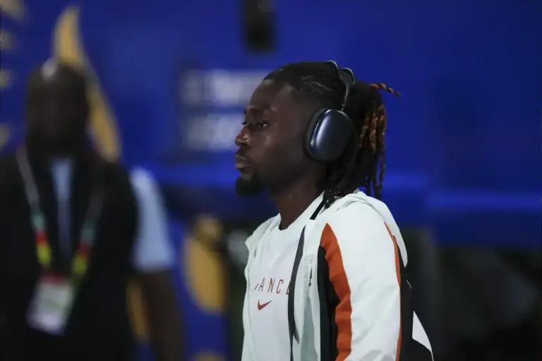 Chelsea re-enter race for Roma midfielder Manu Koné
