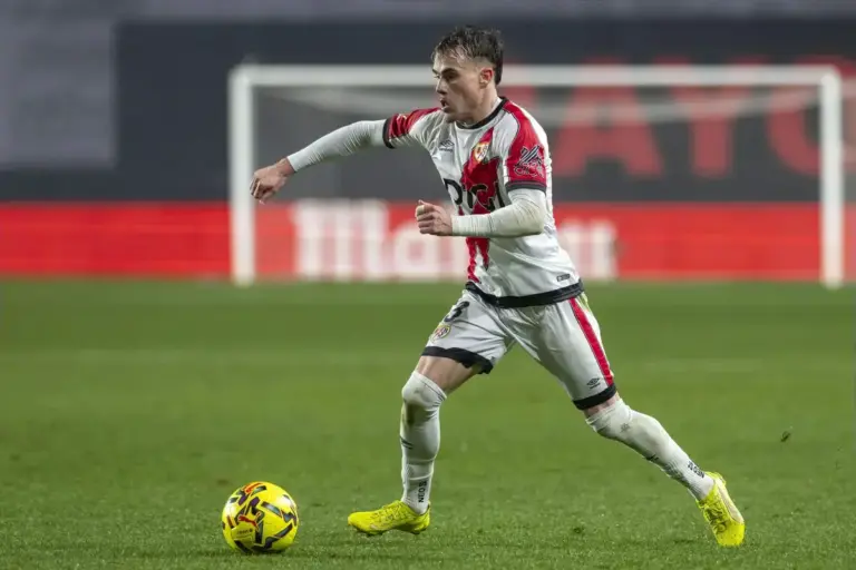 Chelsea talks stall as Rayo Vallecano demand full transfer fee