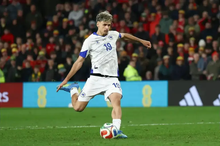Chelsea submit €40m package to sign Bayer Leverkusen winger