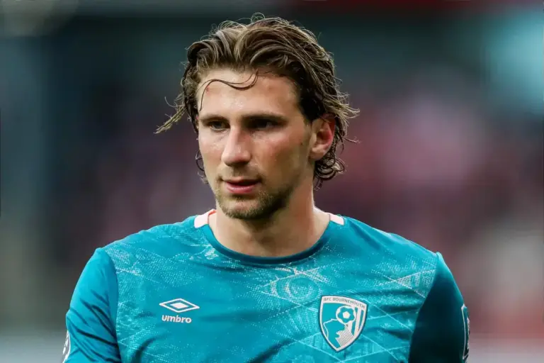 Chelsea offered Premier League-proven PSG defender
