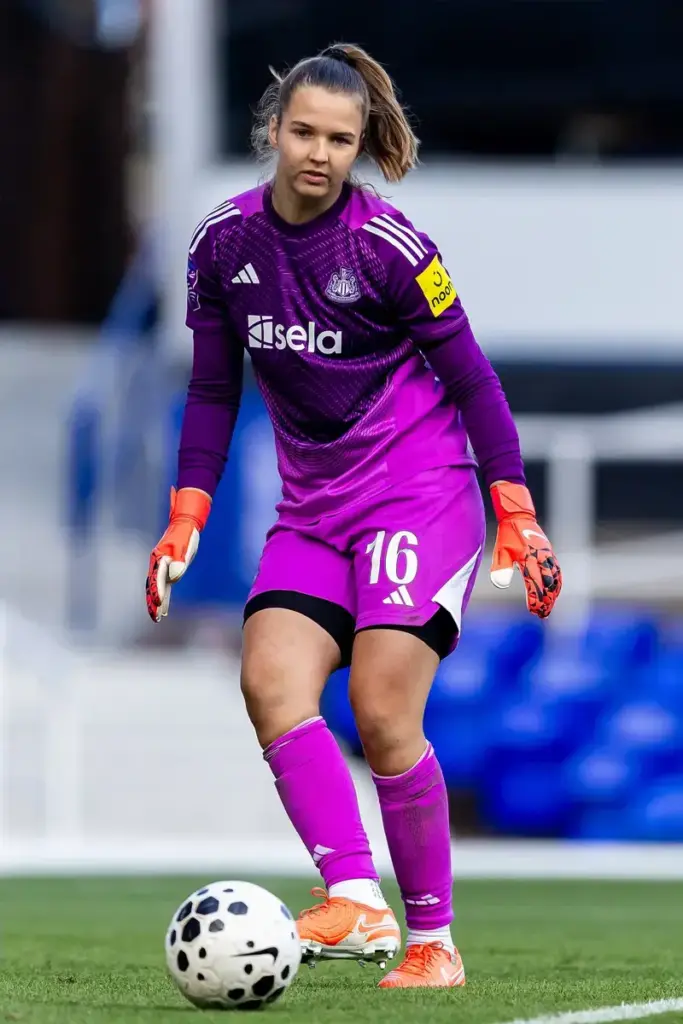 Chelsea officially announce season-long loan for young goalkeeper