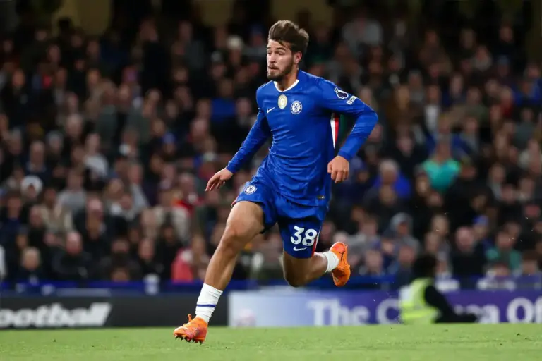 Chelsea seek £25m to sell young Spanish striker