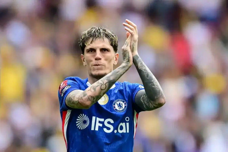 Alejandro Garnacho open to Roma move as Chelsea set transfer stance