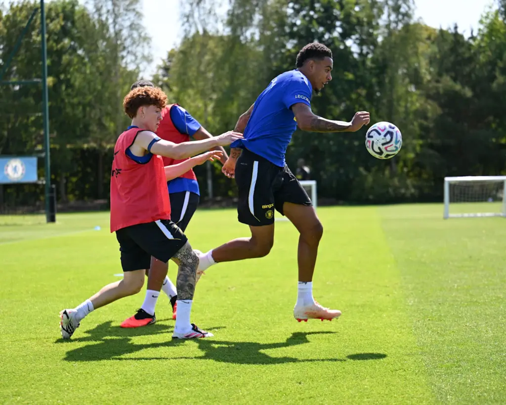 £117m Morgan Rogers finally trains with Chelsea after World Cup