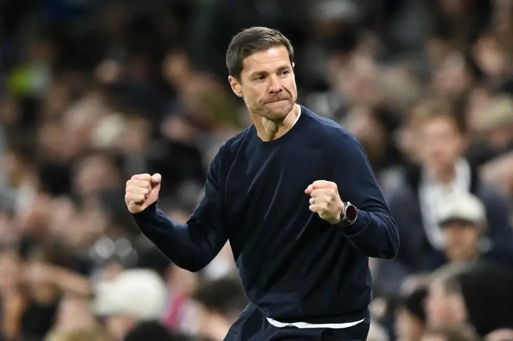 Xabi_Alonso celebrates our victory at Fulham
