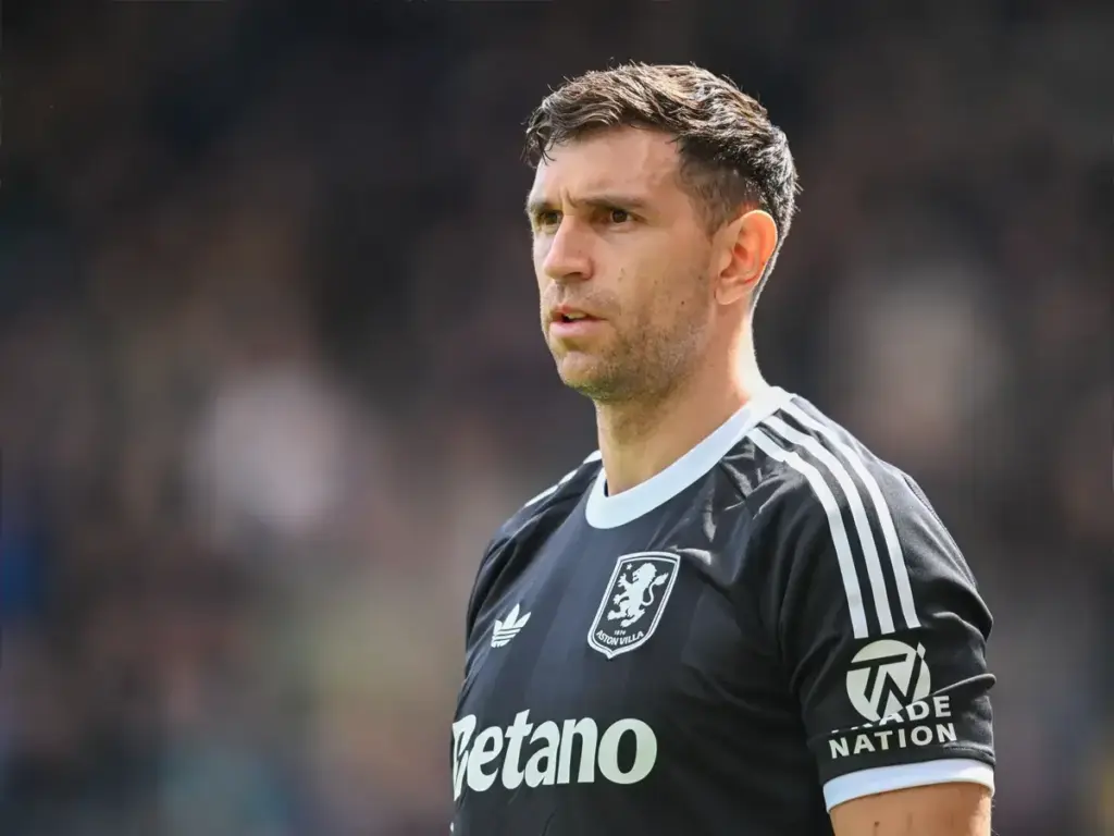 Fabrizio Romano says Emi Martinez has agreed to Chelsea move