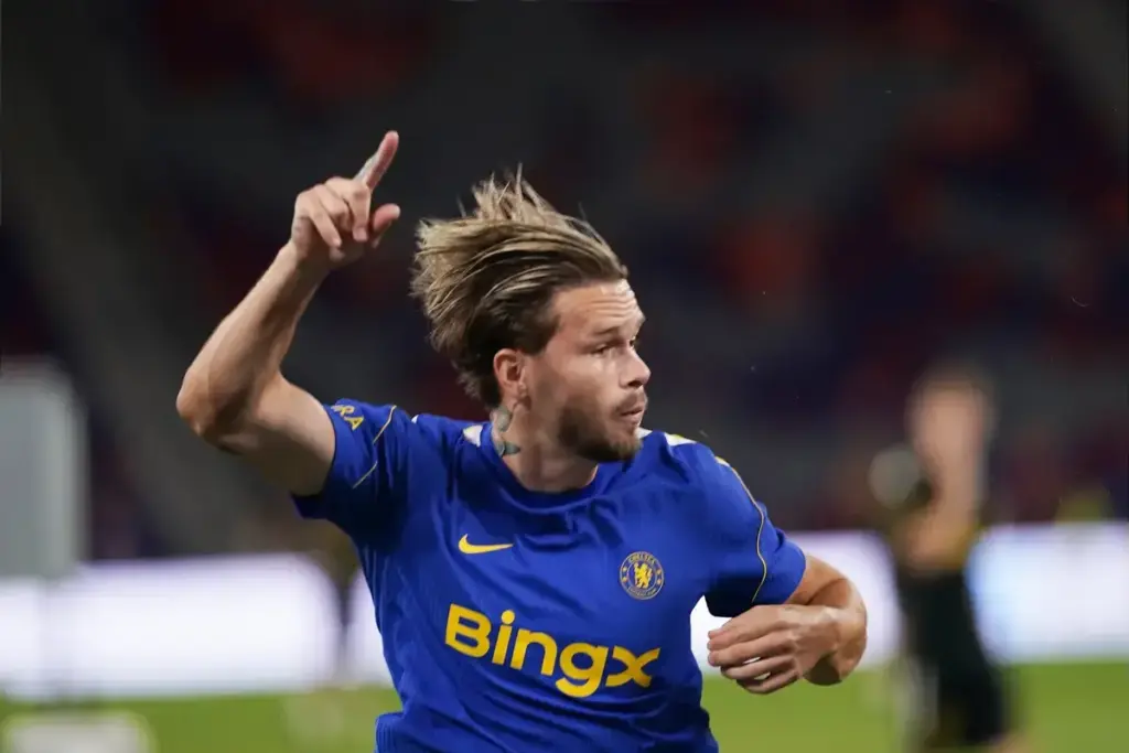 Chelsea hand Tottenham £75m decision in stunning Mudryk deal
