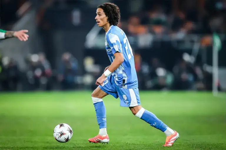 Chelsea monitor Feyenoord star Gjivai Zechiël ahead of January