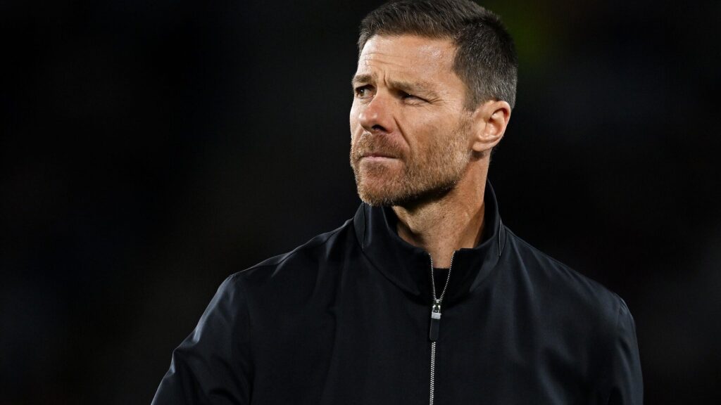 xabi alonso chelsea defensive balance: Xabi Alonso