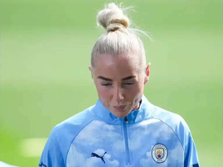 Alex Greenwood sends Chelsea warning after Man City WSL start