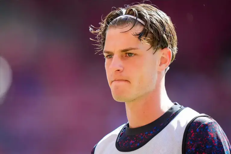 Jamie Carragher Raises Liverpool Alex Scott Transfer Question