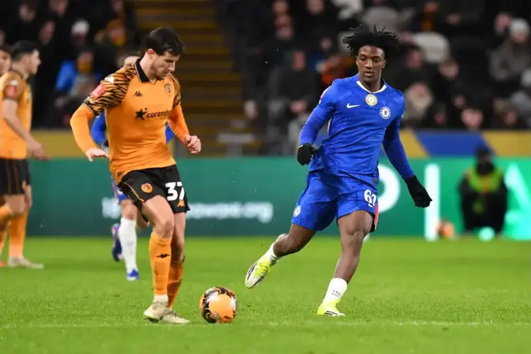 Chelsea striker closes in on surprise deadline loan to Scottish giants