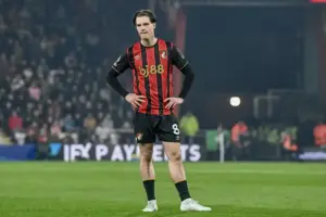 Chelsea’s interest in Alex Scott remains despite Bournemouth transfer stance